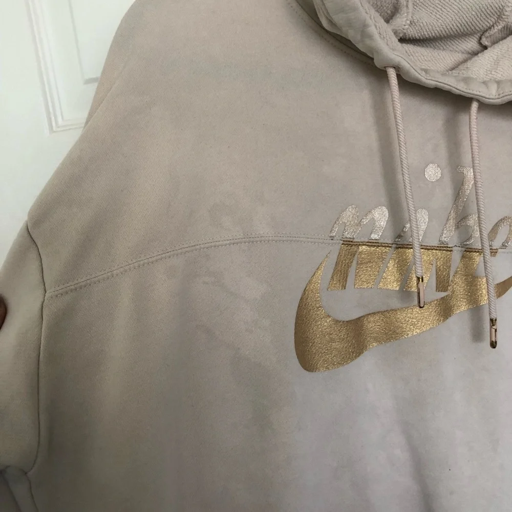 Tan and Metallic Nike Sportswear Clash Cropped Hoodie in Guava Ice Size L